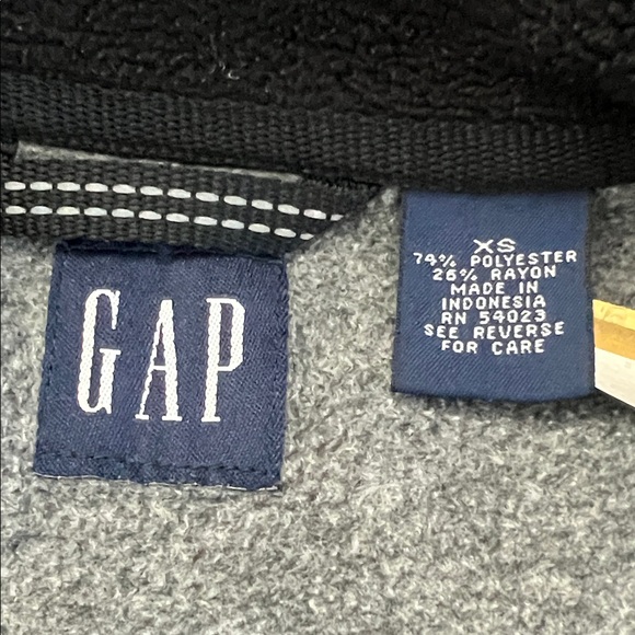 GAP Men’s Athletic 1/4 Zip Gray Long Sleeve Sweater Jacket Fleece - Size XS - Picture 3 of 8